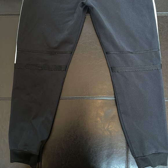 Adidas jogger - Picture 13 of 16